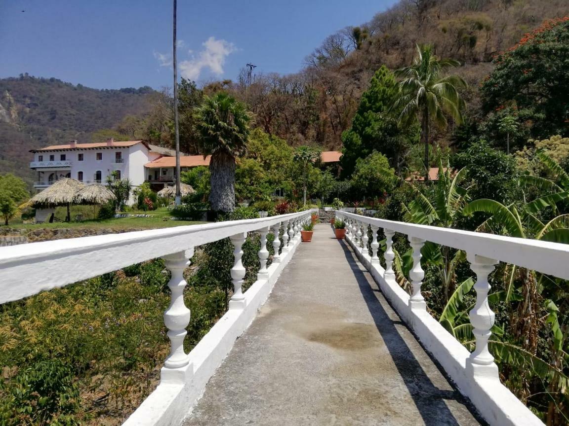 Tzanjuyu Bay Hotel Panajachel Exterior foto