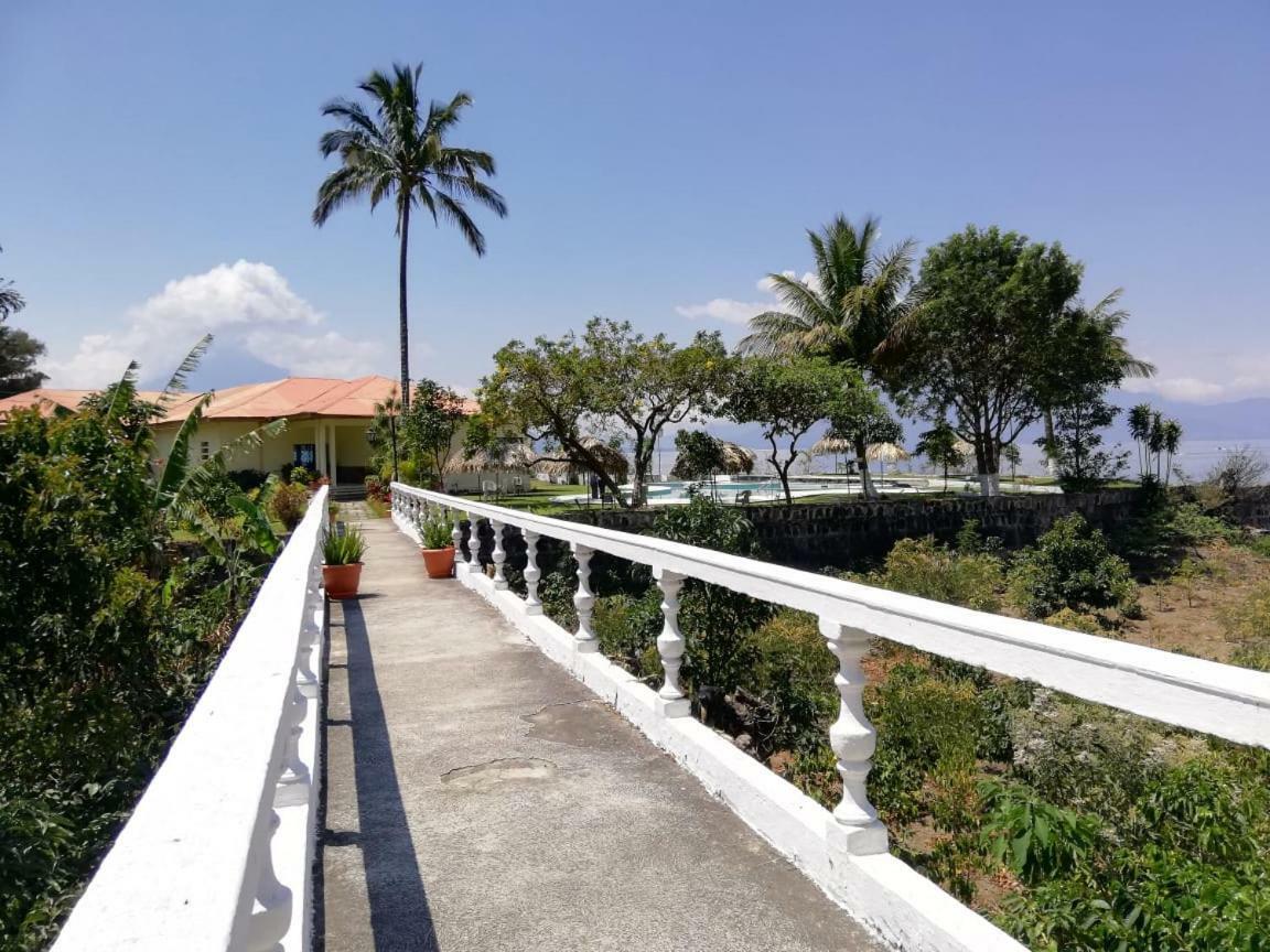 Tzanjuyu Bay Hotel Panajachel Exterior foto